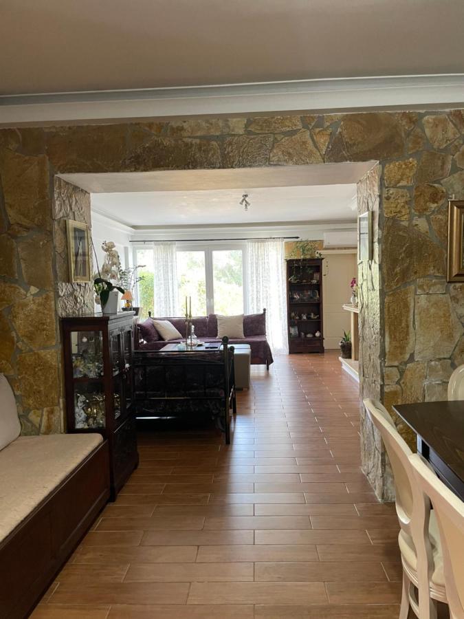 Villa Anasandra - 3 Bedroom Villa Kompítsion Buitenkant foto